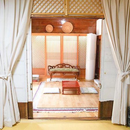Dongmyo Hanok Sihwadang - Private Korean Style House In The City Center With A Beautiful Garden 首爾 外观 照片
