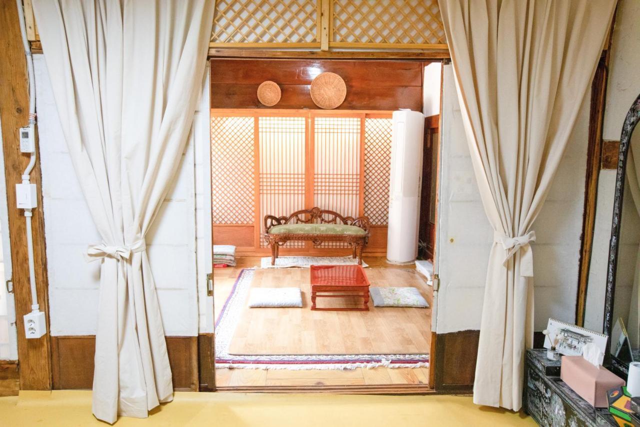 Dongmyo Hanok Sihwadang - Private Korean Style House In The City Center With A Beautiful Garden 首爾 外观 照片