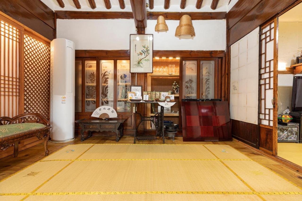 Dongmyo Hanok Sihwadang - Private Korean Style House In The City Center With A Beautiful Garden 首爾 外观 照片